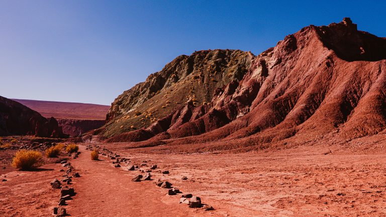Paisagem do Valle del Arco-íris no Deserto de Atacama.